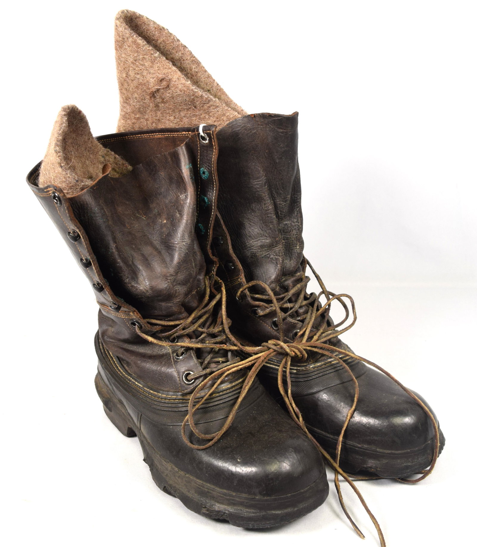 WWII MUCKLUCK LINED RUBBER BOOTS:: Hood Manufacturing Co. Size #9W.