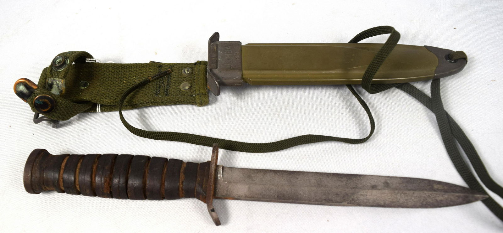 WWII US FIGHTING KNIFE WITH SHEATH: (1 of 2)