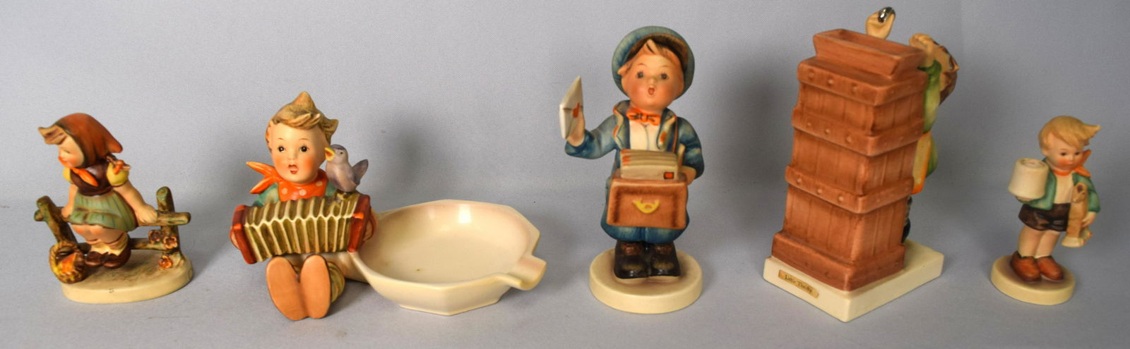 112, 114, 117, 118, 119 HUMMEL FIGURINES: (1 of 2)