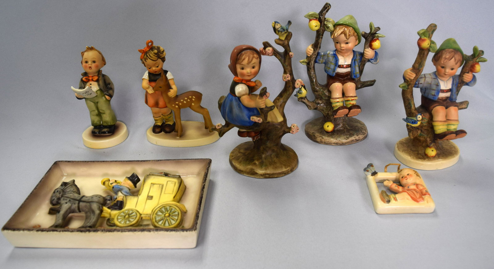 135, 136, 139, 140, 141, 142 142 HUMMEL FIGURINES: (1 of 2)