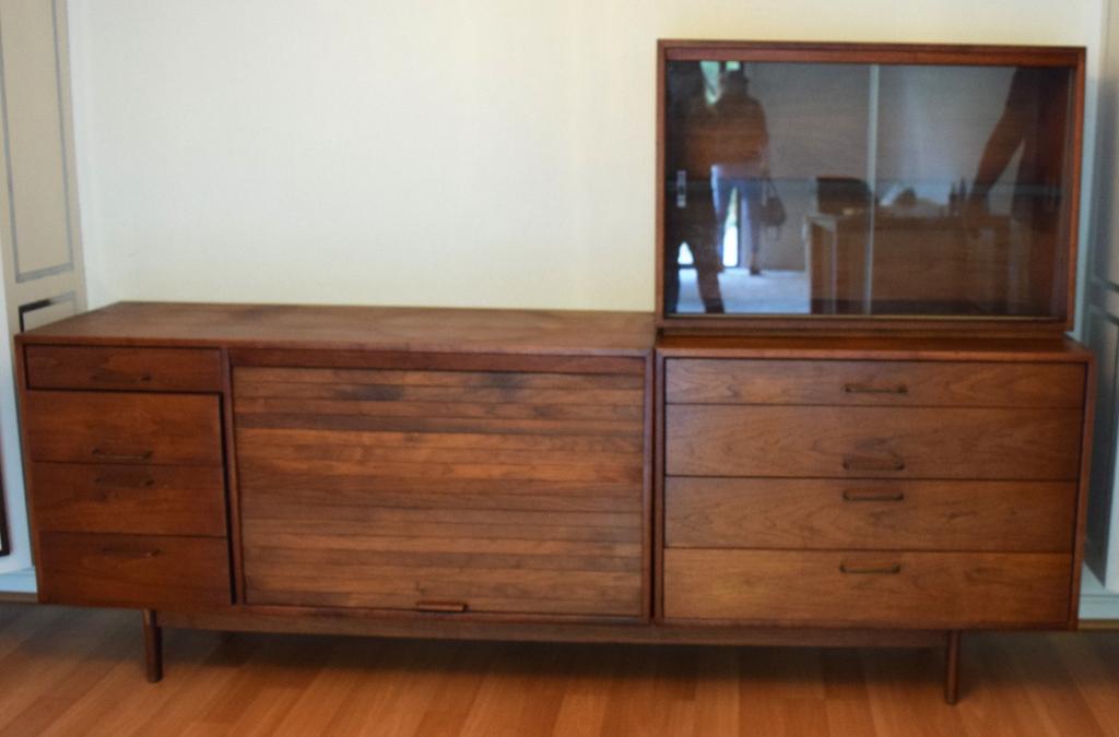 R JENS RISOM DANISH MODERN CREDENZA:: Three piece walnut Danish Modern R Jens Risom credenza. Jens Risom (Denmark/US 1916-2016) was a Danish American furniture designer, an examplar of Mid-Century modern design and one of the first design
