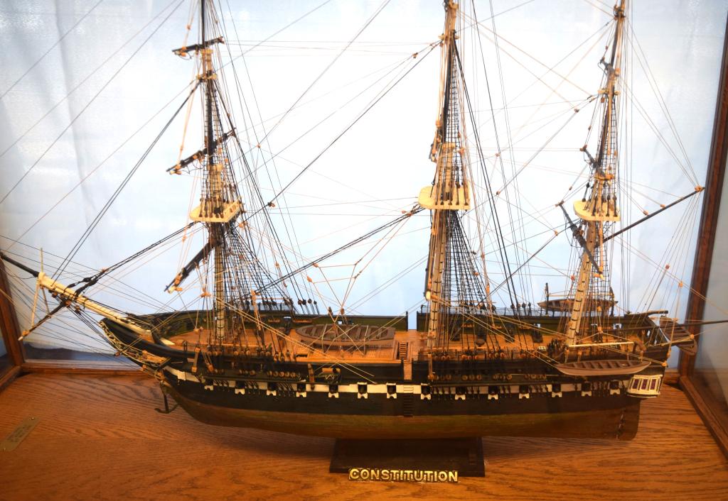 20c CASED SHIP MODEL US CONSTITUTION (1 of 11)