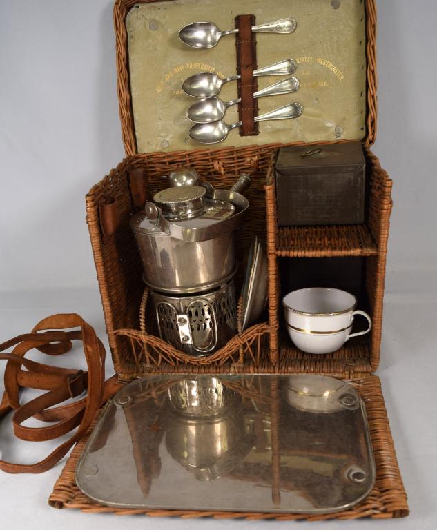VINTAGE WICKER AUTOMOBILE TRAVEL PICNIC SET (1 of 6)