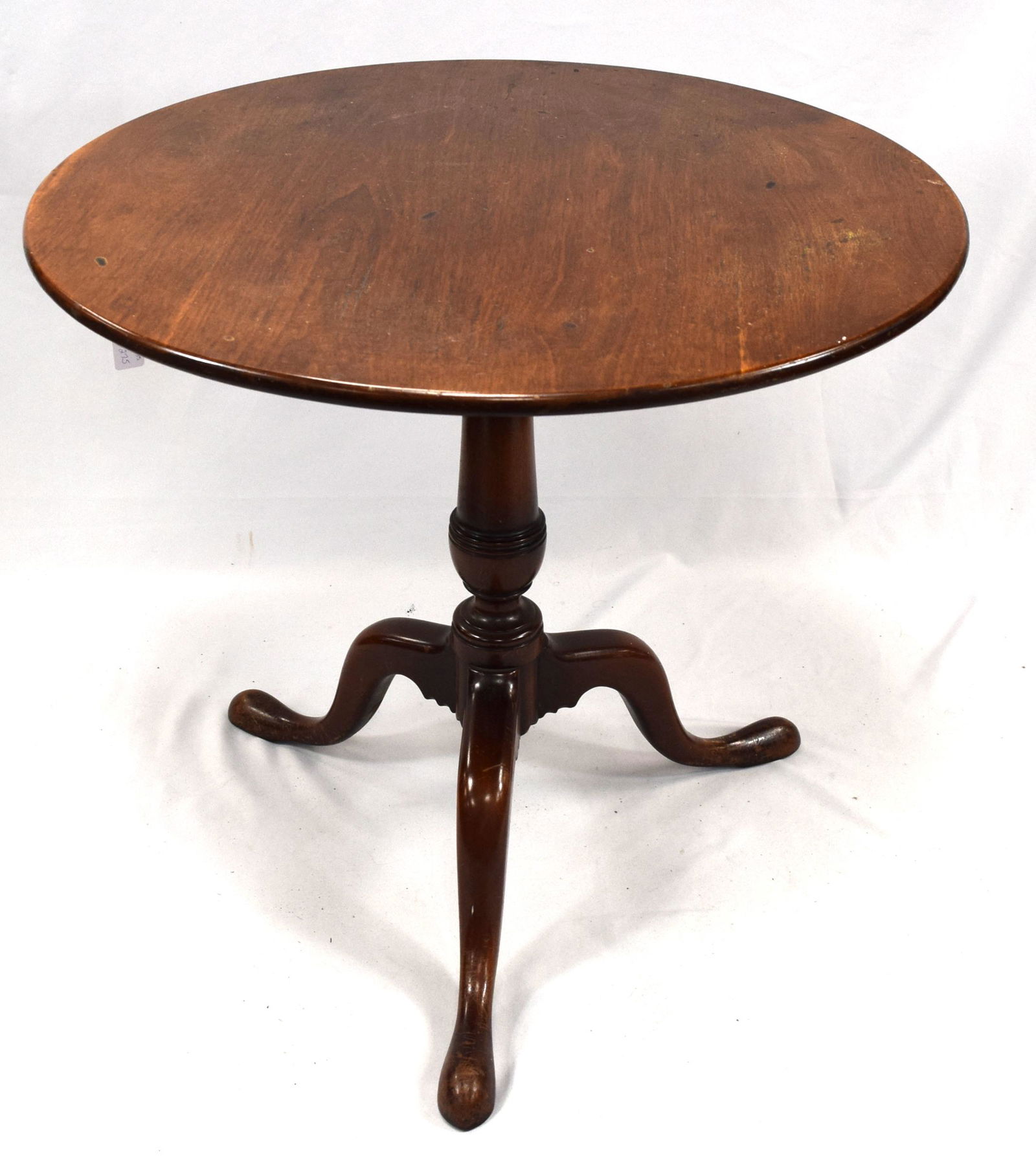 MAHOGANY QUEEN ANNE STYLE TABLE: (1 of 3)
