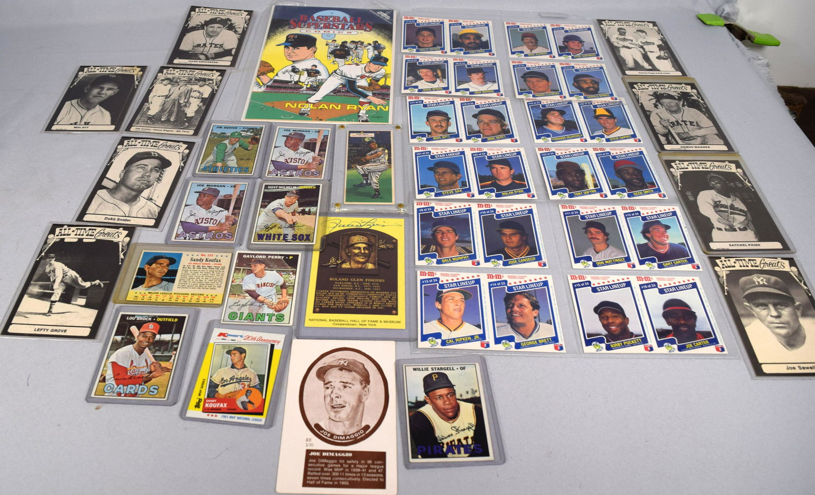 22 ASSEMBLED BASEBALL CARD GROUPING: (1 of 12)