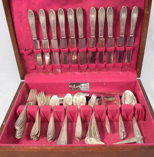 INTERNATIONAL STERLING FLATWARE: Consisting of 100 pieces. Wedgwood 1924 pattern. Approx. 86.26 troy ounces excluding weighted handles. 12 dinner forks. 12 salad forks, 12 tea spoons, 12 desert spoons, 11 cream soup spoons, 12