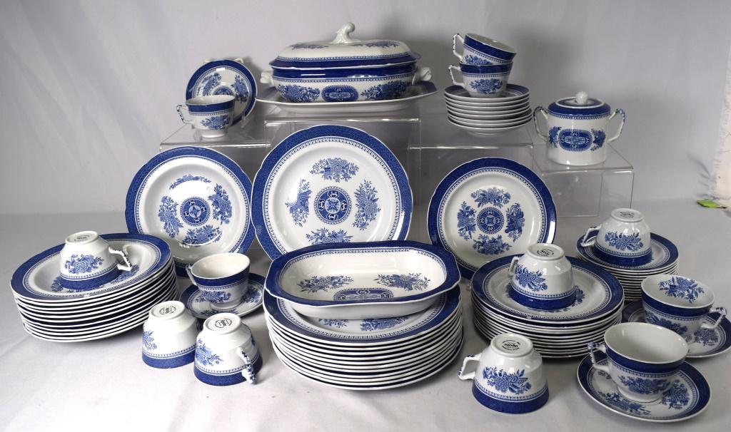 64 PIECES SPODE FITZHUGH-BLUE PATTERN DINNER WARE: Ca 20th century. Includes 12 dinner plates, 12 soup bowls, 12 salad plates, 12 sandwich plates, 12 cups and saucers, Cover dish with under-plate, open dish, sugar bowl. Good condition.