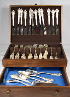 68 GORHAM STERLING SILVER MEDICI PATTERN FLATWARE: 68 pieces in case. Gorham sterling silver medici pattern flatware. Consists of 12 dinner knives, 12 dinner forks, 12 salad forks, 12 tea spoons, 12 table spoons, 1 serving butter knife, 1