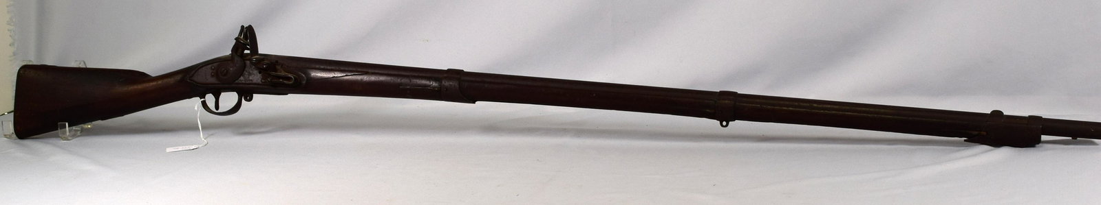 US MODEL CONTRACT FLINTLOCK MUSKET T. FRENCH: Believe model 1808 contact flintlock musket rifle by T. French canton Mass. Overall 59 inches. with 44 1/2 barrel. Lock plate marked T. French in front and behind hammer Canton. Crack in wood.Scratche