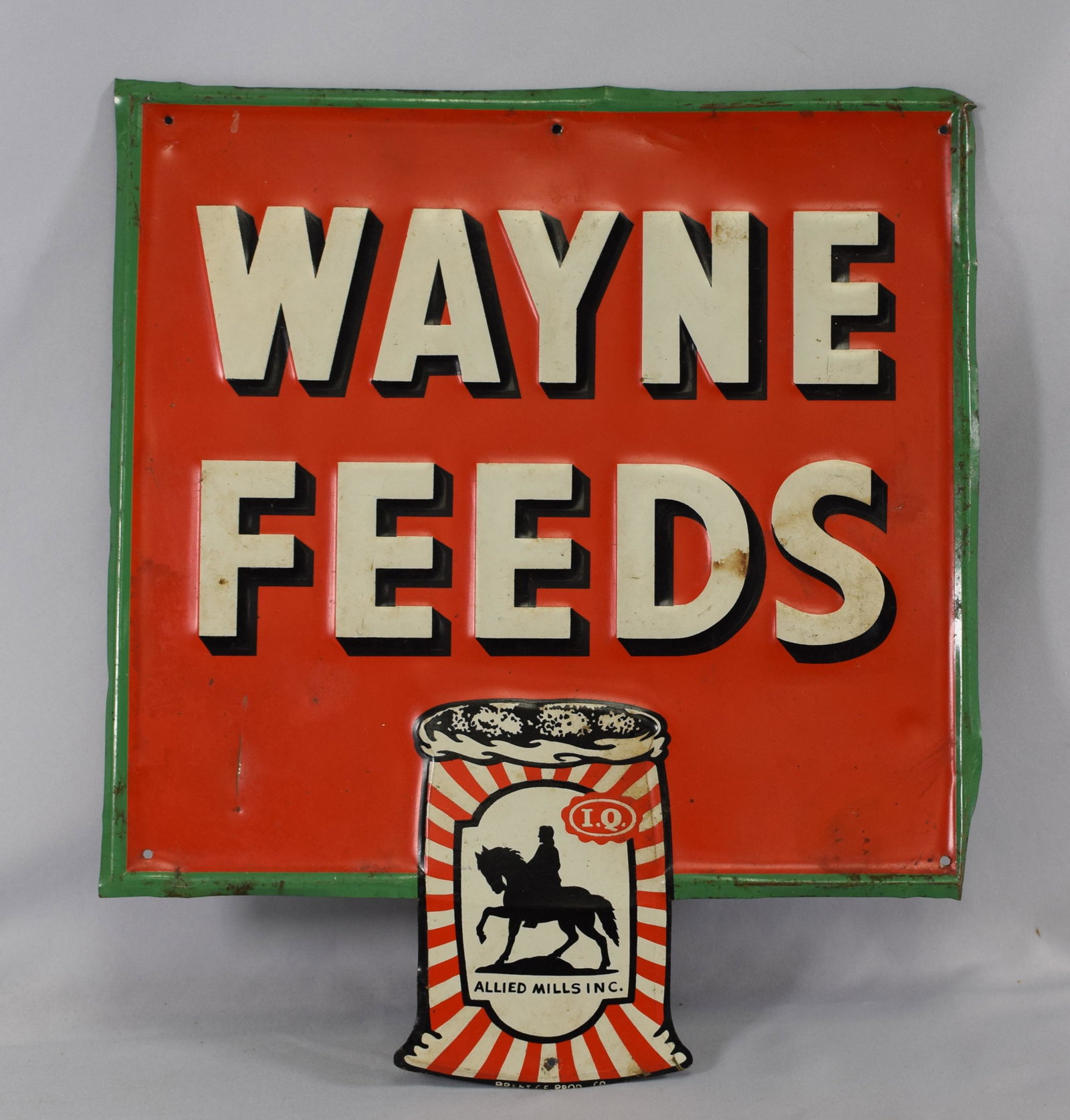 1950-1960 ORIGINAL VINTAGE WAYNE FEEDS METAL SIGN (1 of 3)