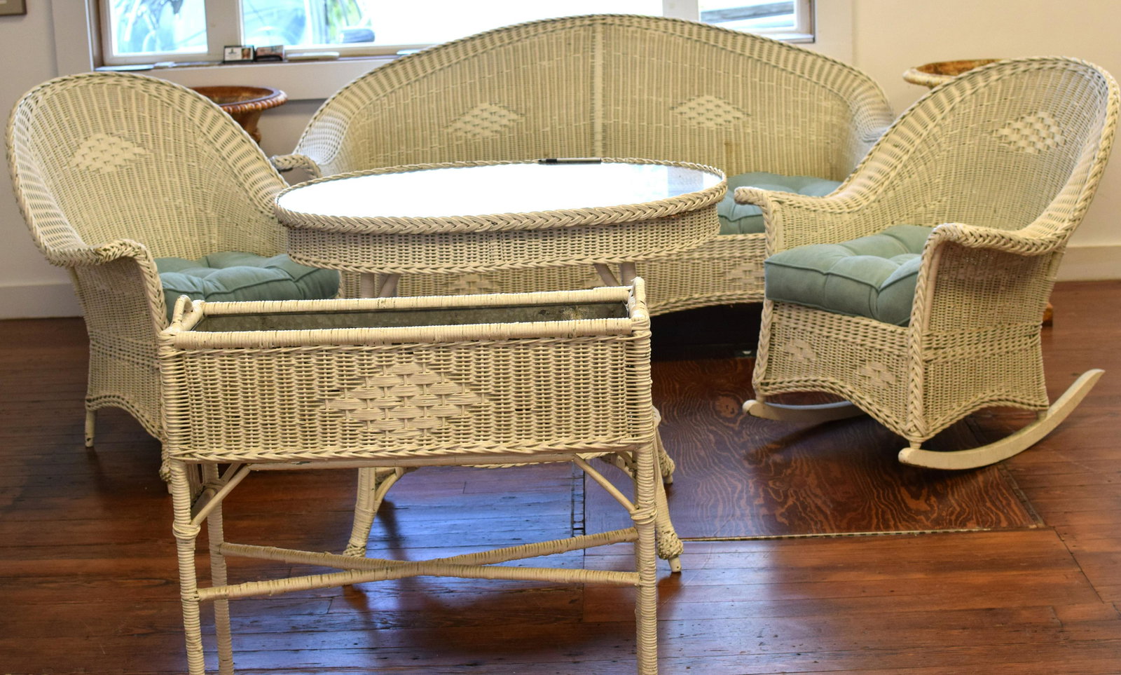 (5) PIECE WHITE WICKER PORCH FURNITURE (1 of 1)