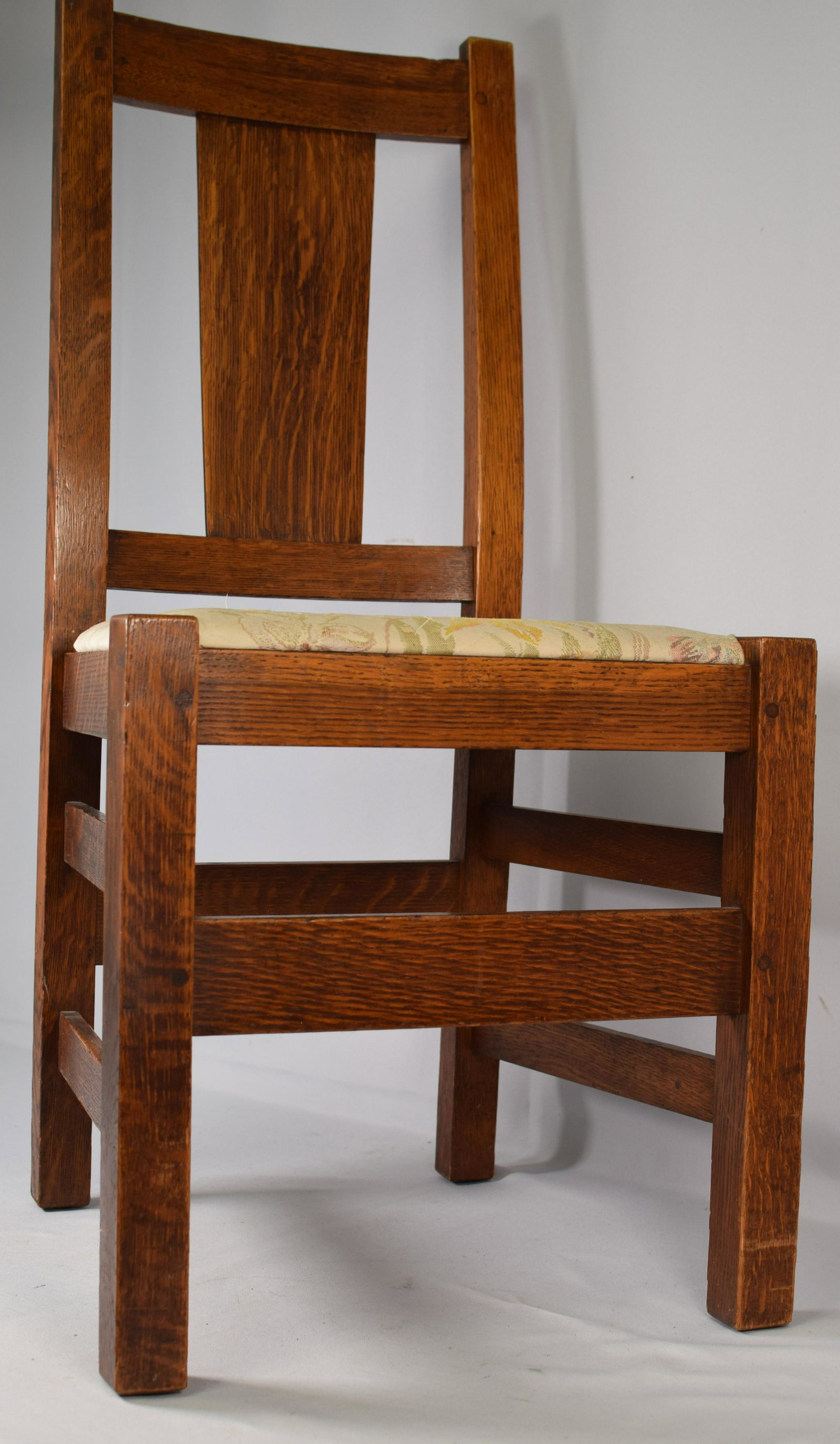 STICKLEY BROTHERS QUAINT FURNITURE OAK SIDE CHAIR: Arts and crafts signed Stickley Bros. Quaint Furniture Grand Rapids side chair. Pegged construction. Recovered original seat. Good condition.