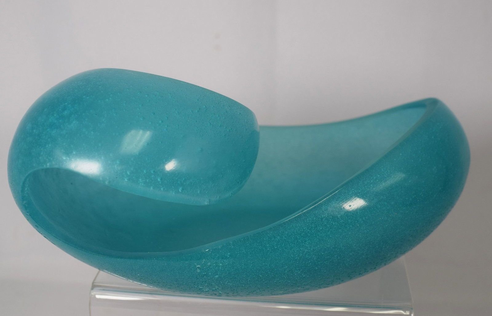 DAUM PATE DE VERRE GLASS MODERN SHAPE BOWL: Ca 20th century. Daum France art glass in vibrant green Pate de Verre. Mid century madern design. 12 inches long x 6 inches tall x 8 inches across. Signed on bottom. Good condition.