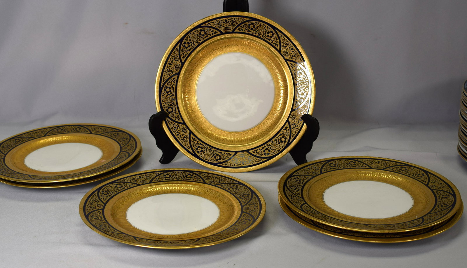(on-6) ROYAL BAVARIAN PORCELAIN DINNER PLATES (1 of 5)