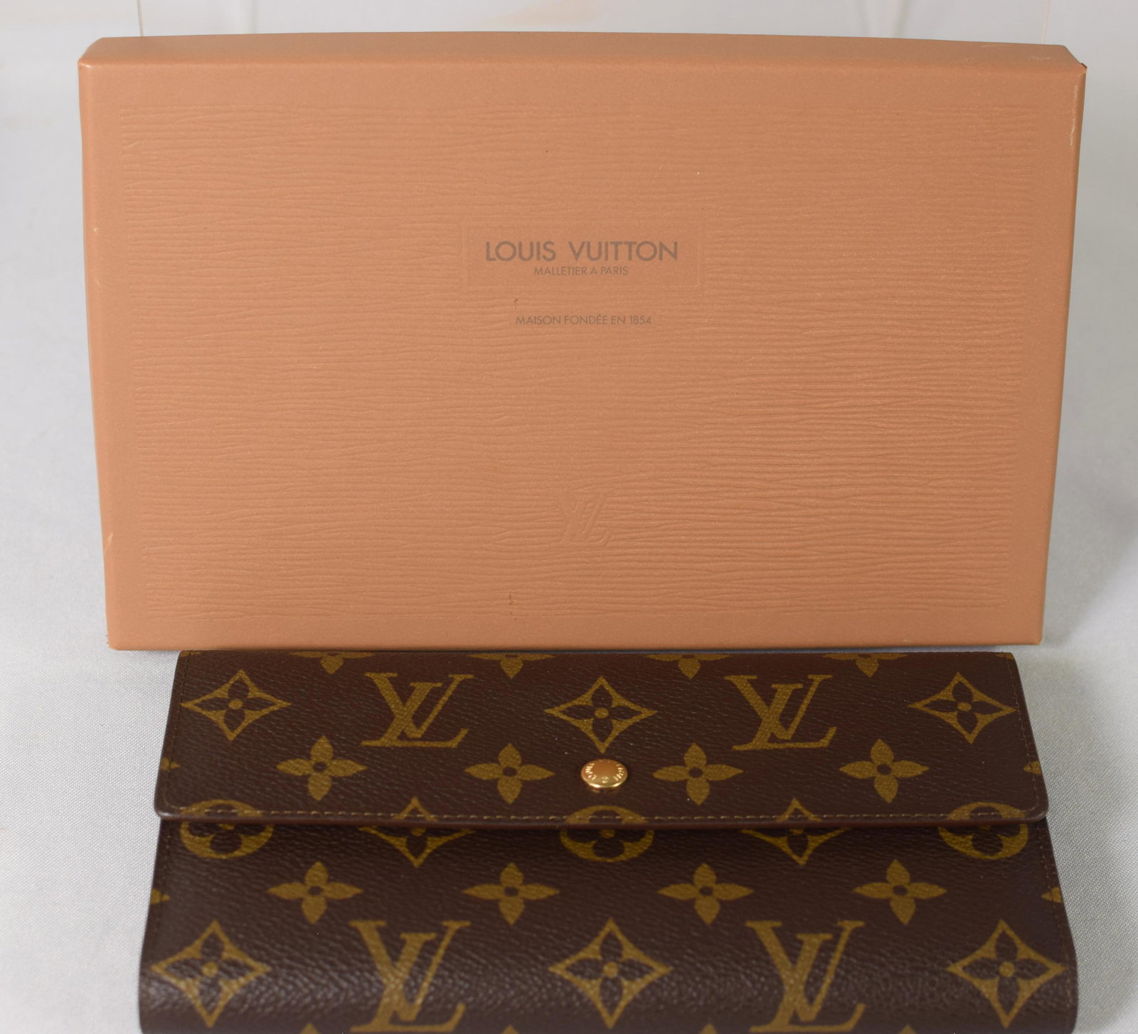 LOUIS VUITTON WALLET WITH ORIGINAL BOX (1 of 6)