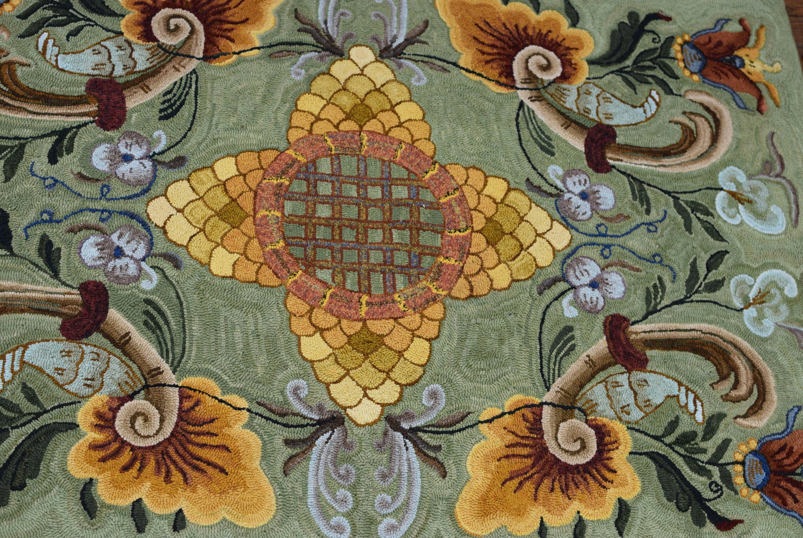 DESIGNER HAND HOOKED RUG 2018: (1 of 3)