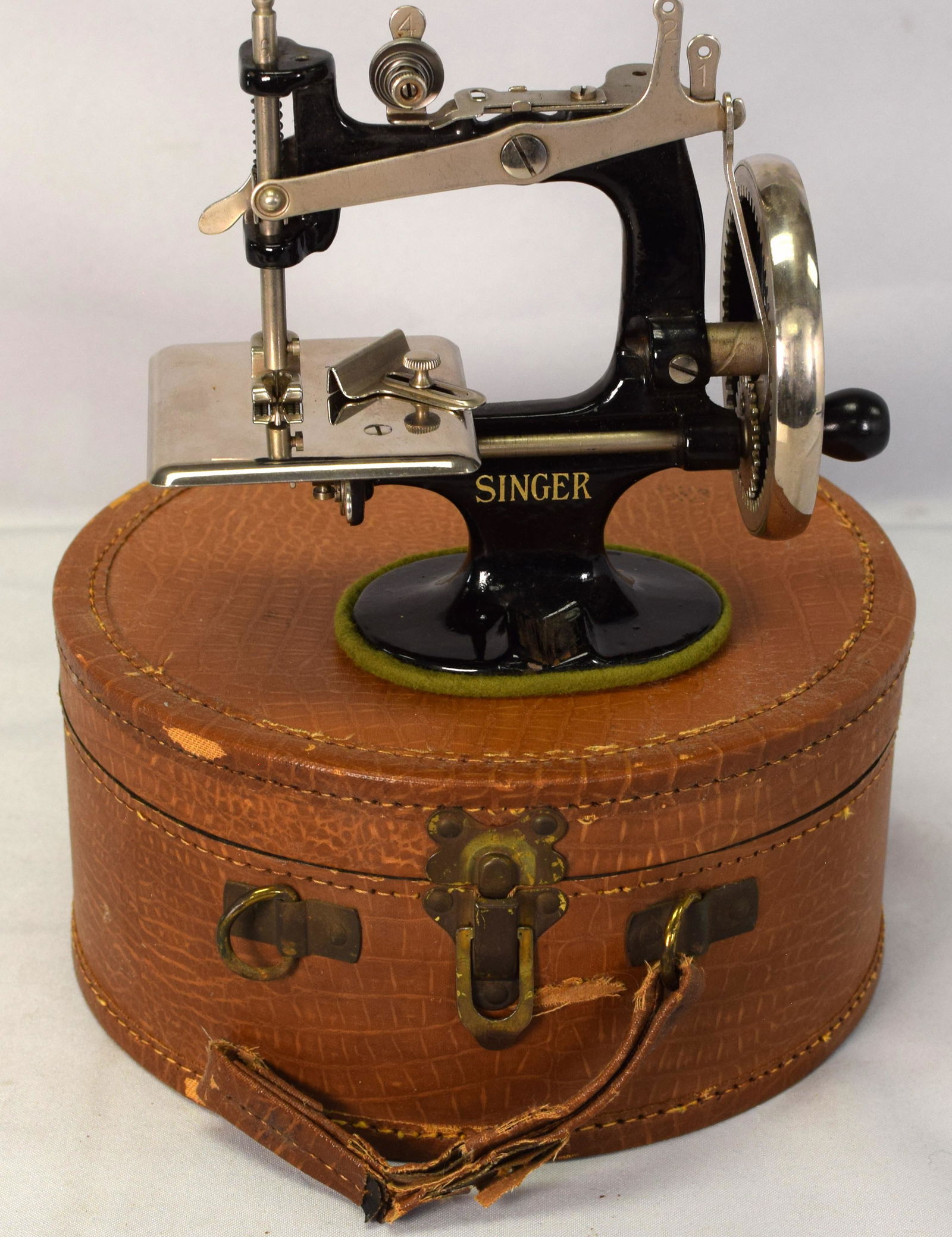TOY SEWING MACHINE, SINGER #20, WITH ORIGINAL CASE: This cute SINGER Model 20 sewing machine intact, appears to have never been used. Has original clamp, package of needles, thimble spool, tape measure, scissors, instruction manual /booklet.Original le