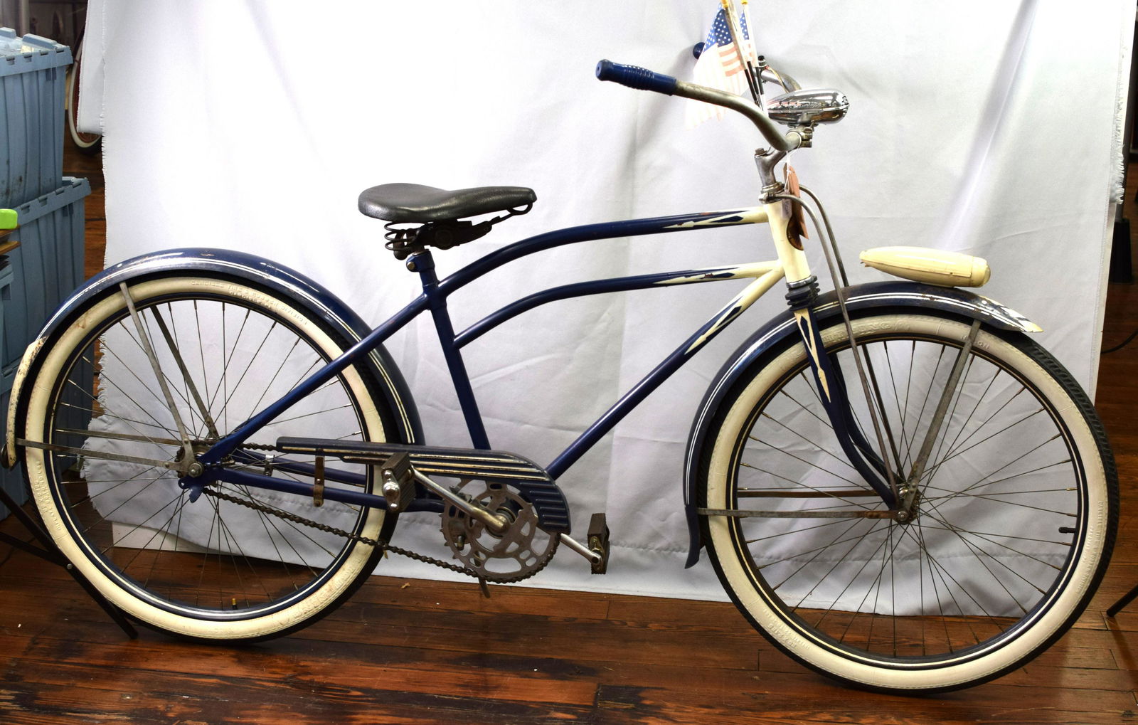 1937 PEERLESS BOYS FASTBACK 26 IN BICYCLE: Beautiful, all original pre-war 1937 Peerless Boys 26 in bicycle. Has fast back frame, skip tooth sprocket. Made in New York. All original paint, wide white wall tires, electric horn (working),flag ho