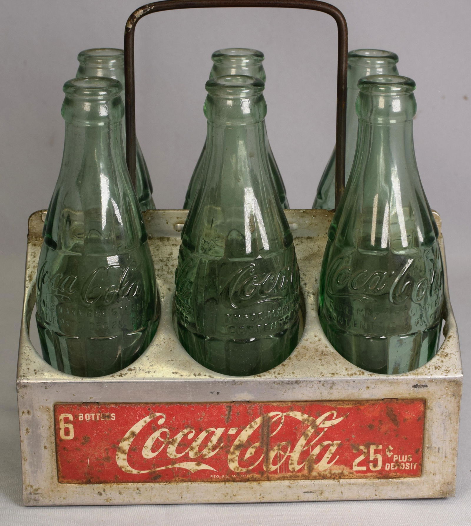 VINTAGE COCA COLA CARRIER WITH BOTTLES (1 of 5)