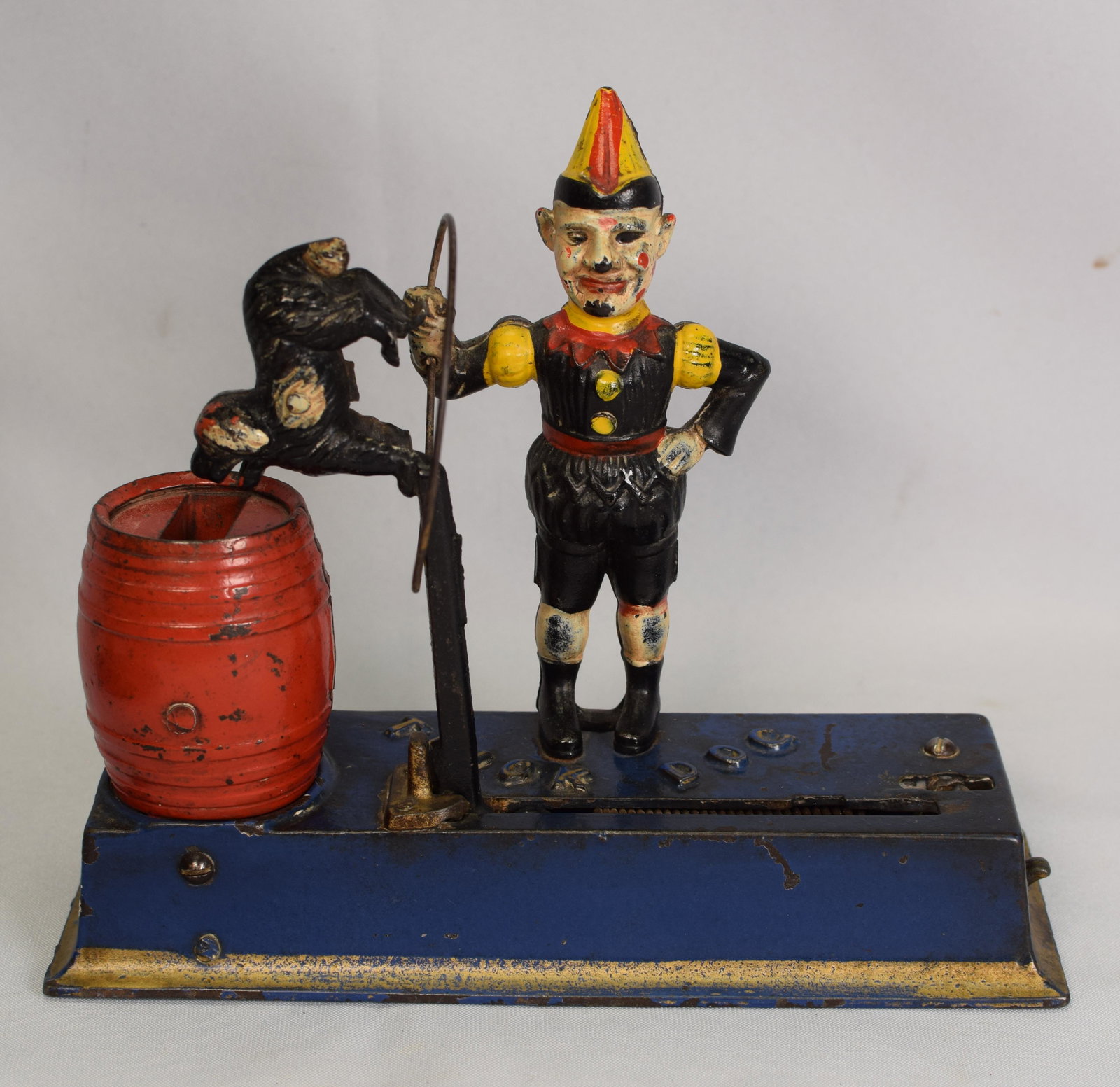 HUBLEY CAST IRON TRICK DOG MECHANICAL BANK (1 of 5)