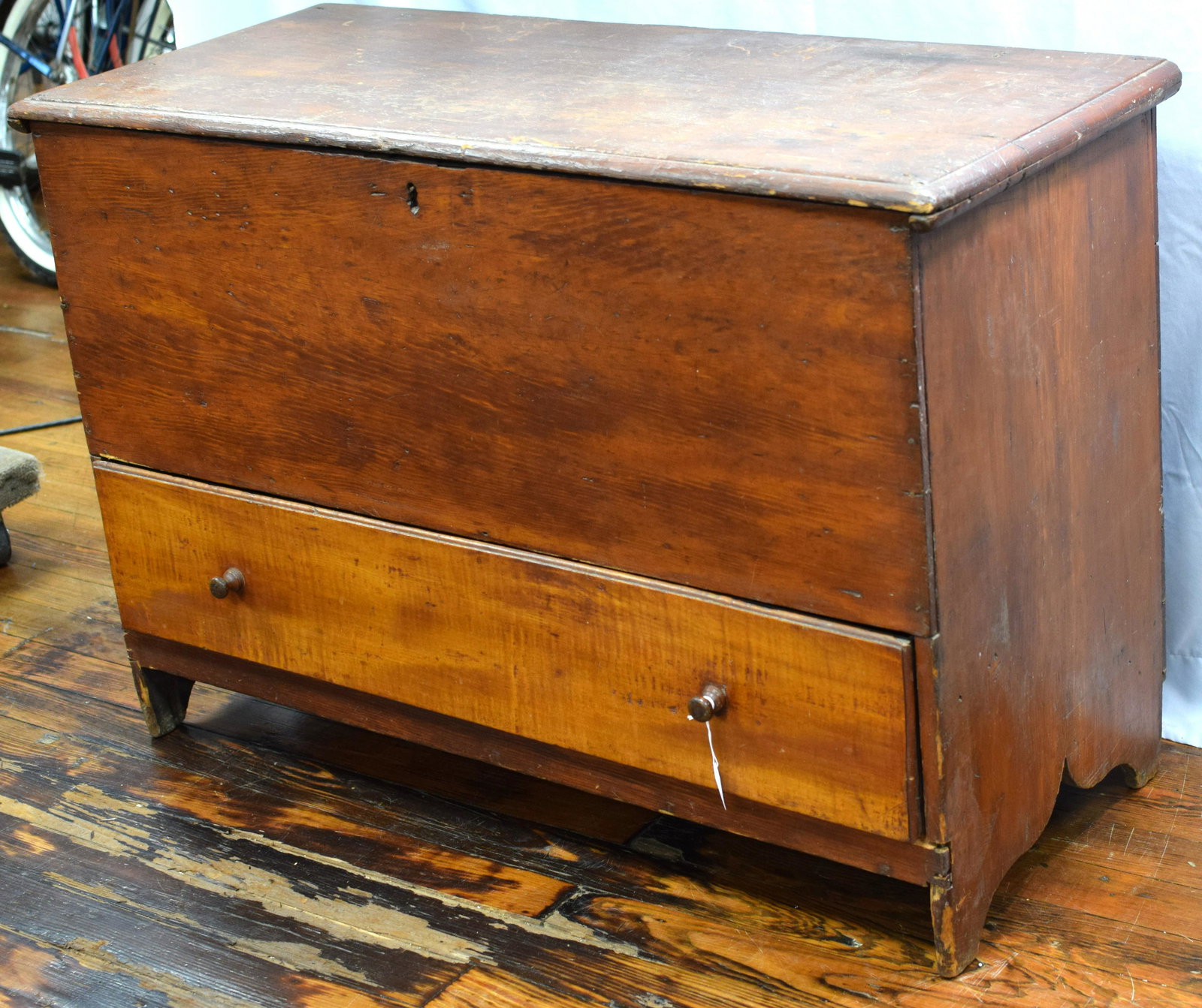 18TH/19TH NEW ENGLAND PINE LIFT TOP BLANKET CHEST (1 of 6)