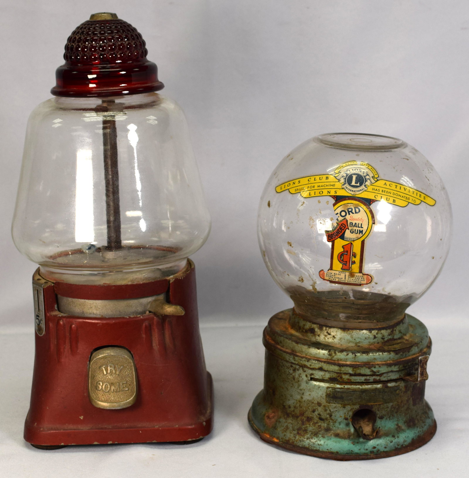 GUMBALL AND PEANUT VENDING MACHINE GROUPING (1 of 4)