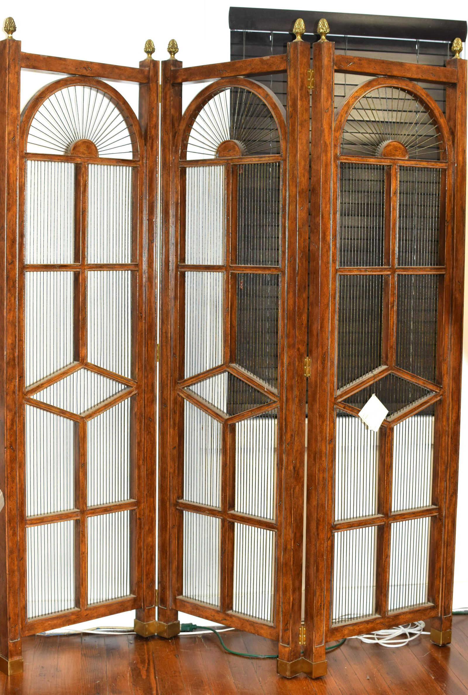 MAITLAND SMITH PLANTATION STYLE FOLDING SCREEN (1 of 7)