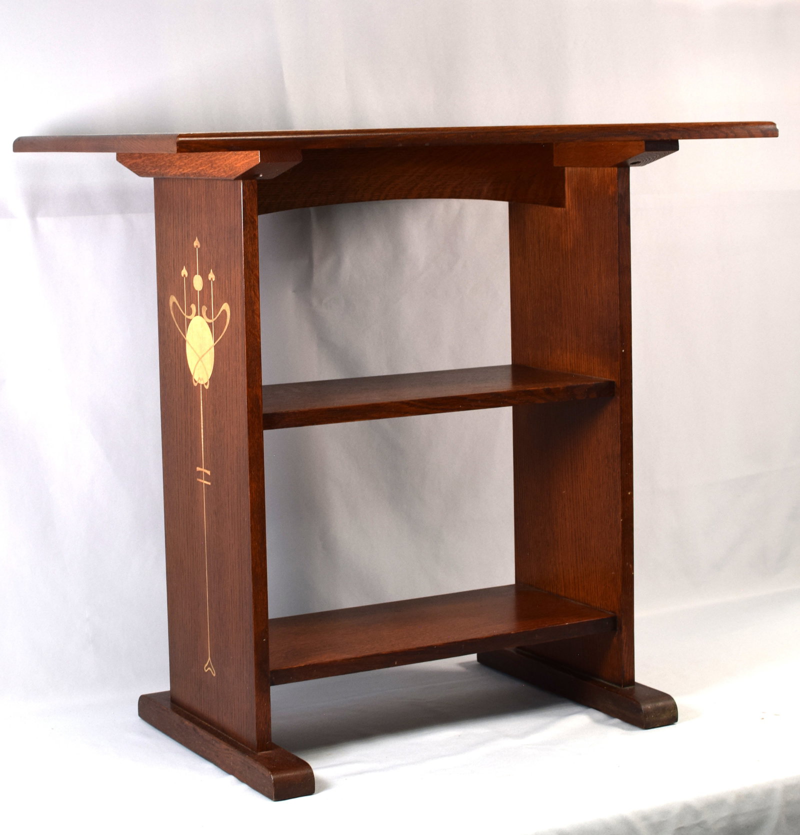 21ST STICKLEY HARVEY ELLIS TABLE: Highest quality handcrafted craftsman Harvey Ellis Stickley table. Wonderful piece of this style. Contemporary Stickley. This piece is by the Stickley Company. "Harvey Ellis" oak tiered table in the A