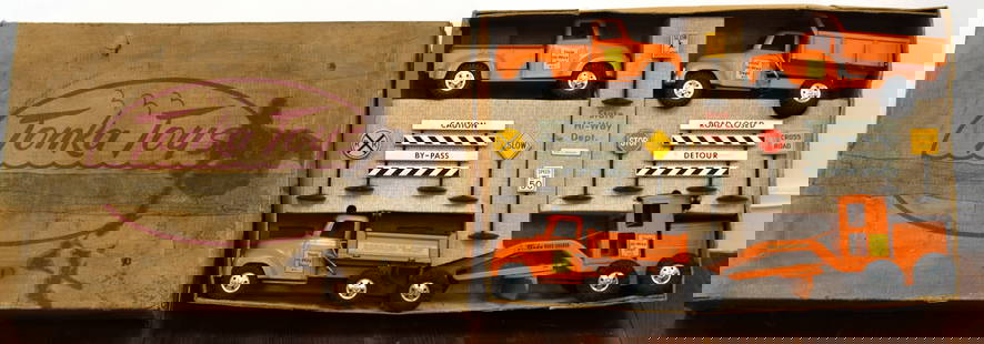 TONKA TOYS STATE HIGHWAY DEPT. GIFT SET 1956: Four piece #975 factory gift set includes Road Grader, Hydraulic Dump Truck, Pick Up Truck . Rear Dump Truck in original divided box. Includes complete set of 8 metal highway signs. All in very good u