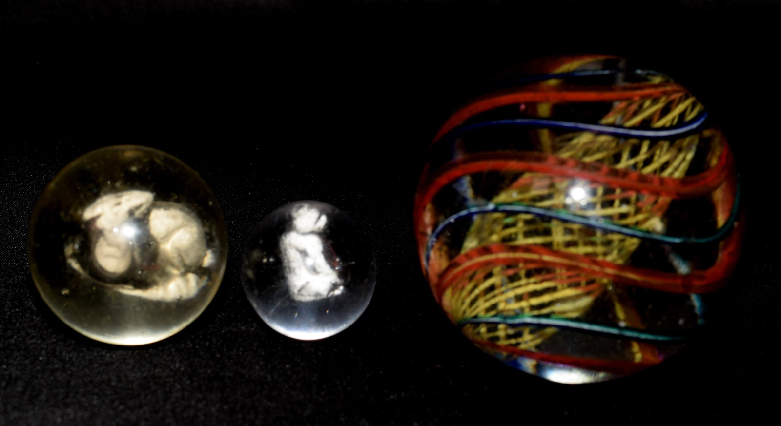 LARGE ANTIQUE 2 1/4 SWIRL MARBLE & SULFIDE MARBLES (1 of 7)