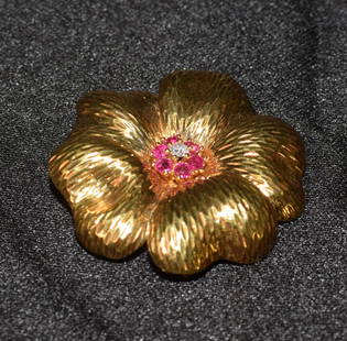 TIFFANY & CO. 14K DIAMOND & RUBY FLOWER PIN: Estate 18kt Diamond Ruby Tiffany & Co Brooch Pin. Hallmarked and stamped on back. Textured gold flower petals. Center set with round cut white diamond and round cut rubies. Weighsapproximately 7 DWT o