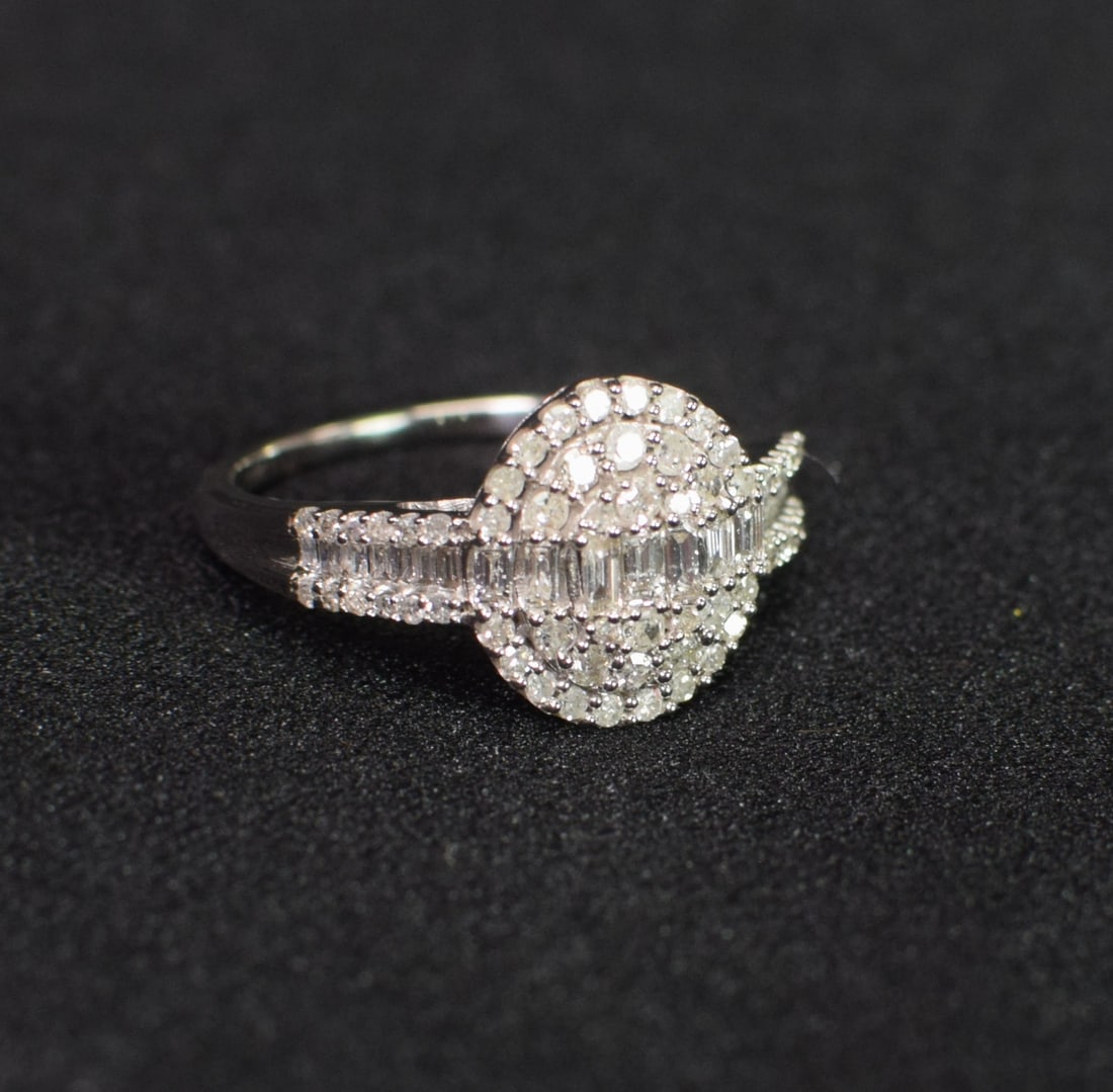 10KT WHITE GOLD & DIAMOND RING (1 of 5)