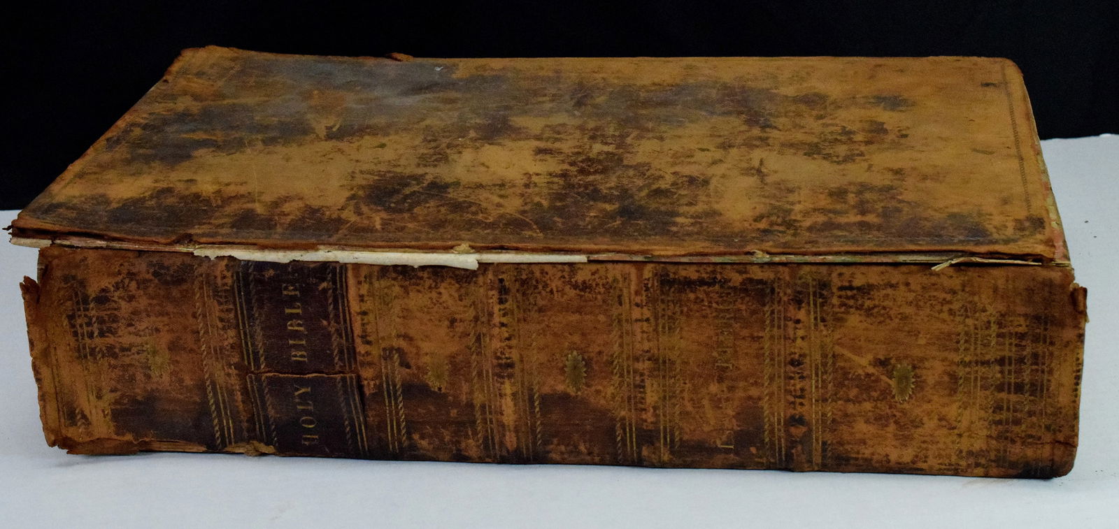 ANTIQUE LEATHER-BOUND FAMILY BIBLE (1 of 12)