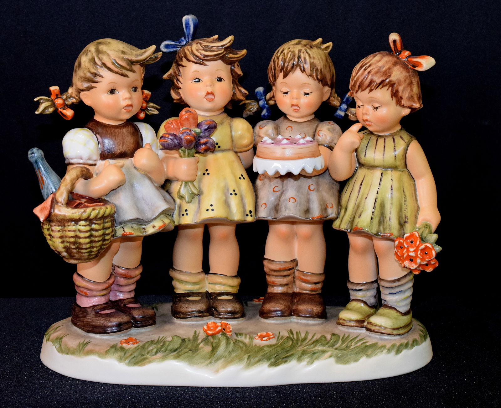 HUMMEL WE WISH YOU THE BEST PORCELAIN GROUP (1 of 4)