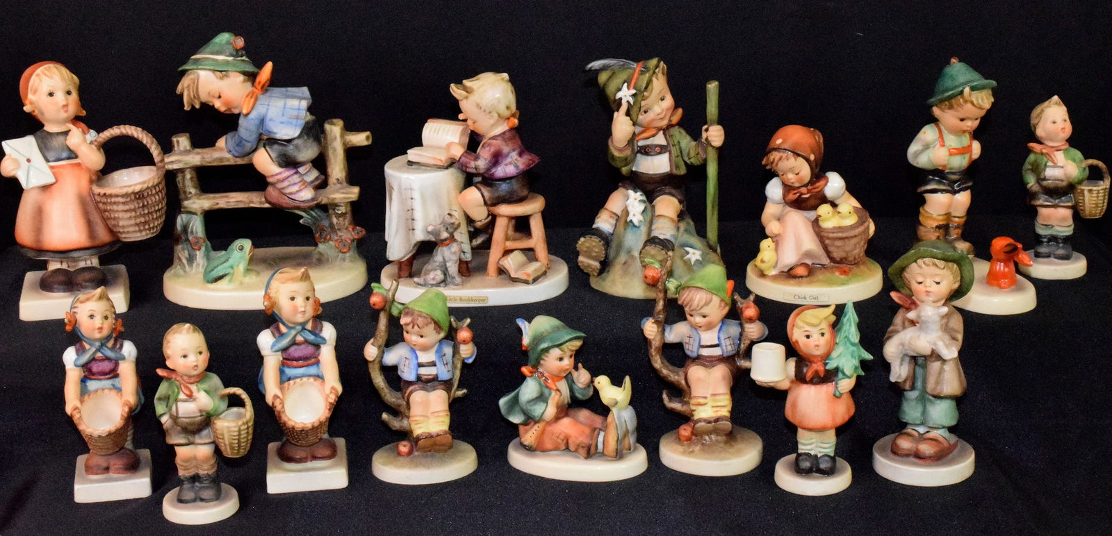 (on-15) HUMMEL SMALL BEE PORCELAIN FIGURES (1 of 10)