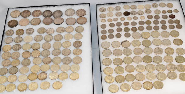 COLLECTION OF US COINS: Consists of circulated coins. 1) 10 silver Morgan dollars. Circulated. Various dates. 2) 4 Silver peace dollars. Circulated and various dates. 3) 3 Walking liberty half dollar. Circulated andvariuos d