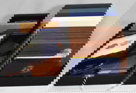 US COMMEMORATE, BULLION PROOFS & UNCIRCULATED: 35 pieces or items some pieces with multiple coins. Most coin sets are silver or all are silver with 40%, 90% and .999%. Consists of US commemorate sets in boxes with paperwork. 1) US1986 Prestige min