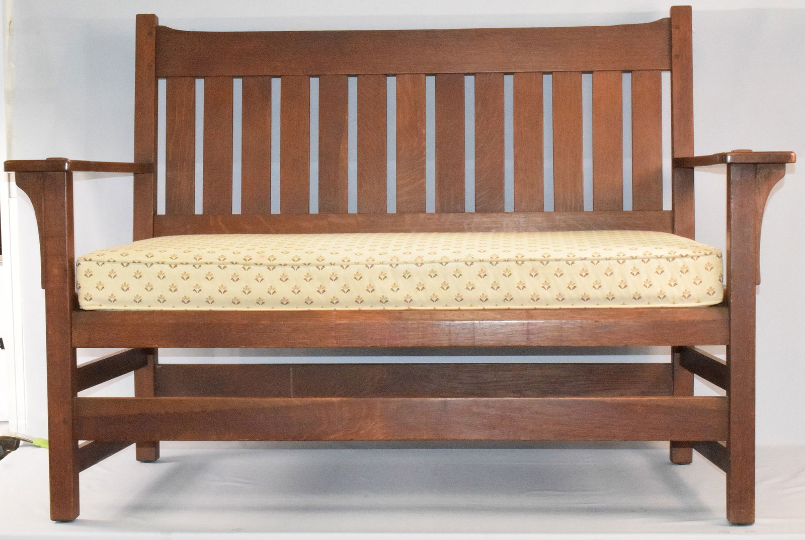 L & J G STICKLEY SETTEE (1 of 8)