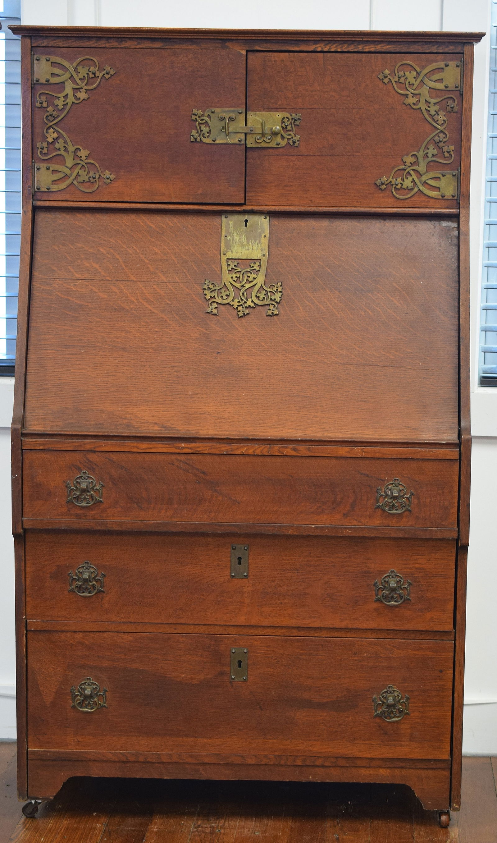 UNUSUAL ANTIQUE TRANSITIONAL OAK DESK (1 of 8)