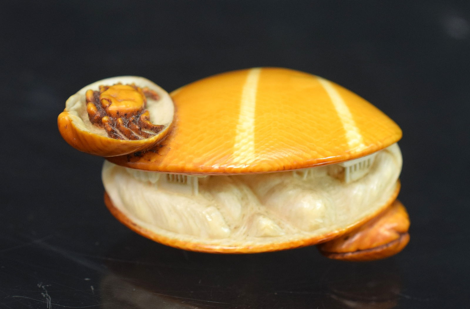 NETSUKE OF CLAM SHELL WITH INTERIOR SCENE (1 of 4)