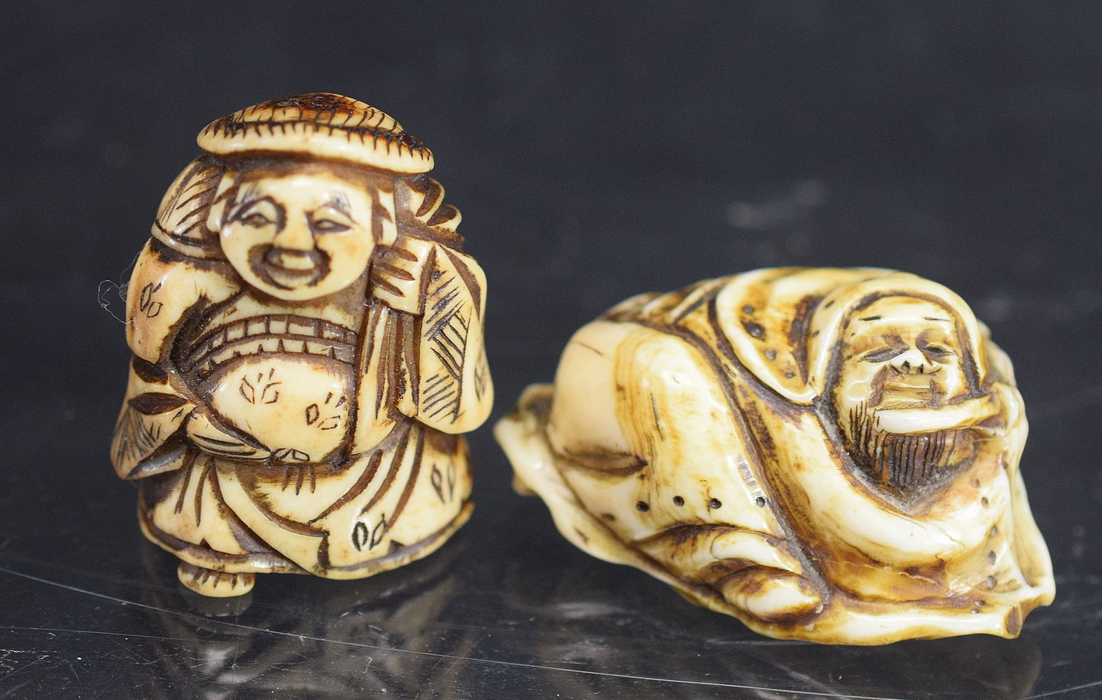 GROUPING OF 2 NETSUKE MEN CARVINGS (1 of 4)
