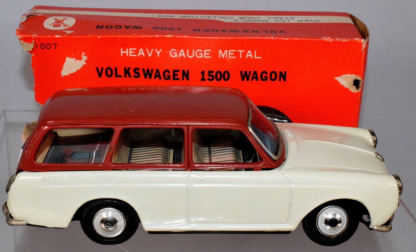 BANDAI FRICTON VOLKSWAGON 1500 WAGON & BOX (1 of 9)