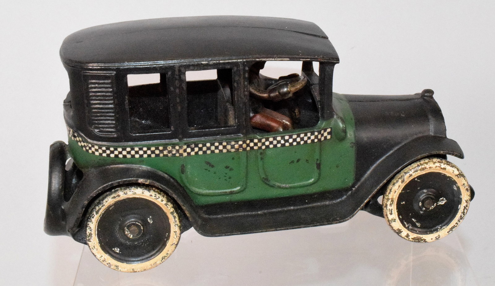 ARCADE CAST IRON GREEN CHECKER CAB (1 of 9)