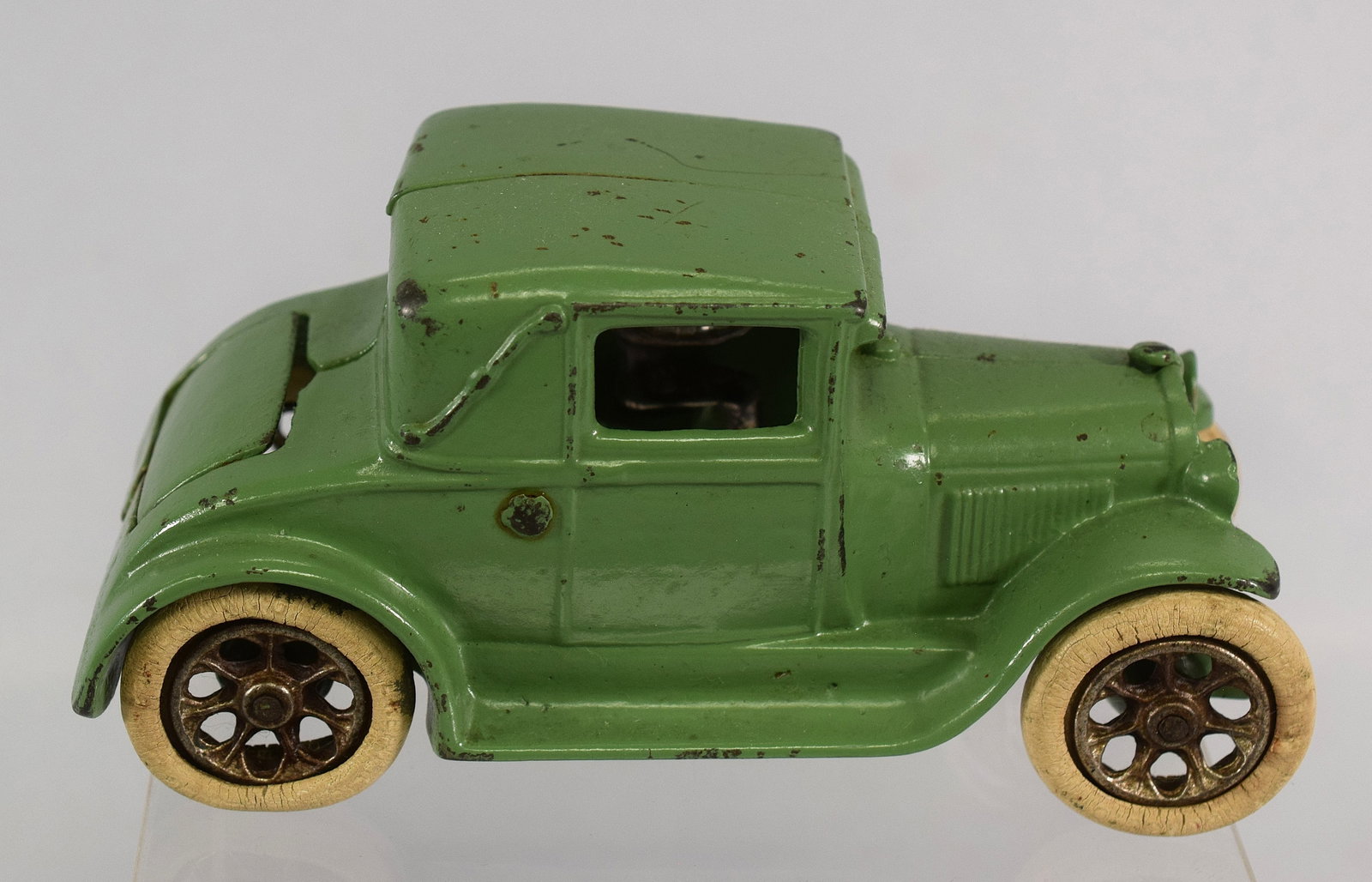 ARCADE CAST IRON COUPE WITH RUMBLE SEAT (1 of 9)