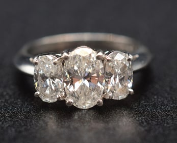 950 PLATINUM THREE OVAL DIAMOND RING