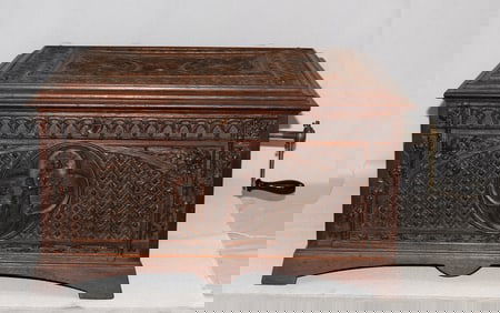 REGINA CARVED TABLE TOP DISC MUSIC BOX