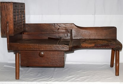 EARLY 19TH NEW ENGLAND COBBLERS PINE BENCH.