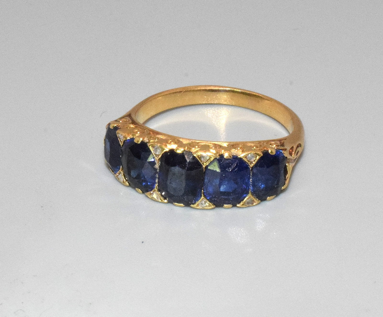 18K YELLOW GOLD AND SAPPHIRE RING (1 of 3)