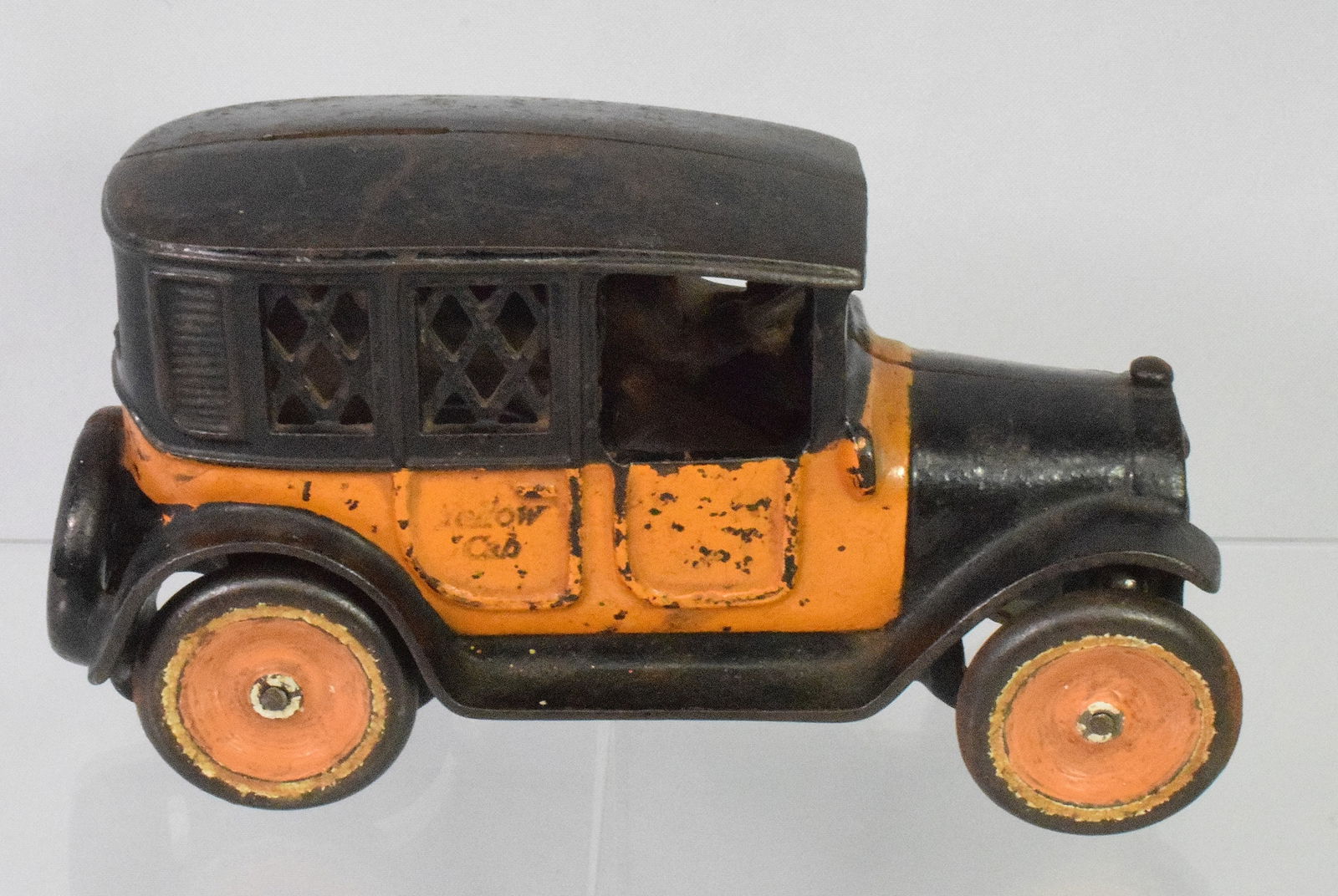 ARCADE CAST IRON LARGE YELLOW CAB (1 of 8)
