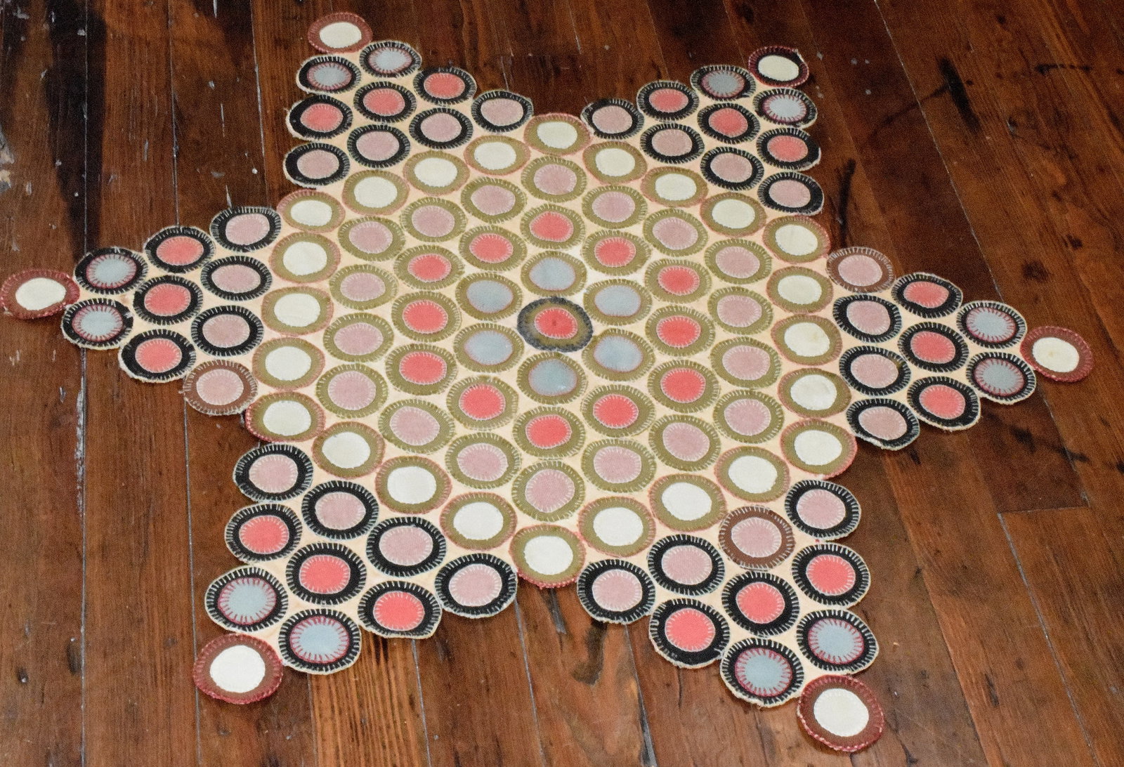 COTTON AND WOOL STAR SHAPED PENNY RUG (1 of 10)